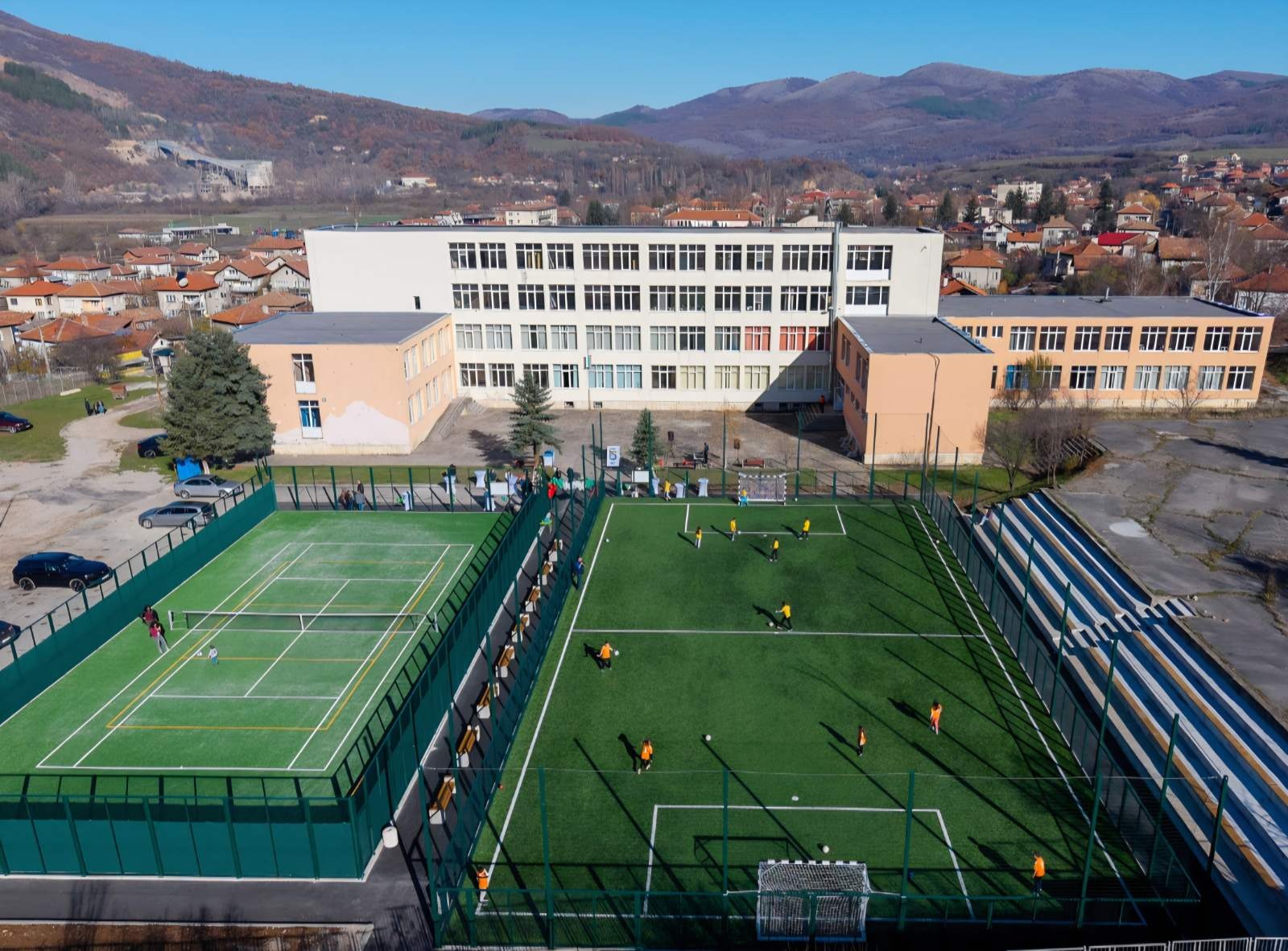 Вчера Земен стана с още едно по-хубаво и по-живо място! 🏀⚽❤️